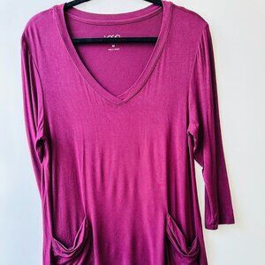 Lori Goldstein Top Women's Size M Burgundy V-Neck w Pockets 3/4 Sleeve Sharkbite